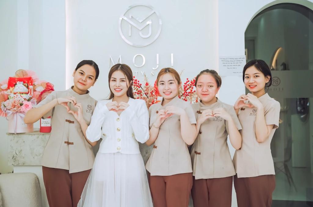 Moji Spa có đội ngũ kỹ thuật viên chuyên nghiệp