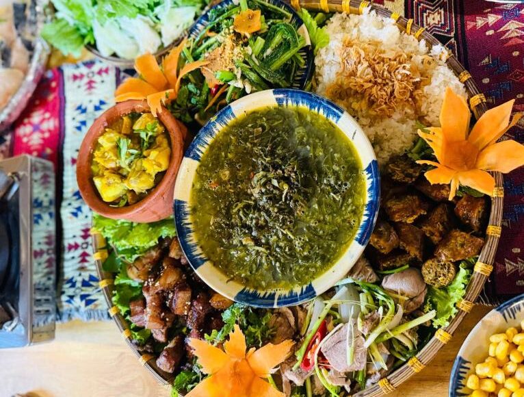 Nhà hàng Hoa Ban - Quán nhậu Nhà Bè đậm nét vùng cao Tây Bắc