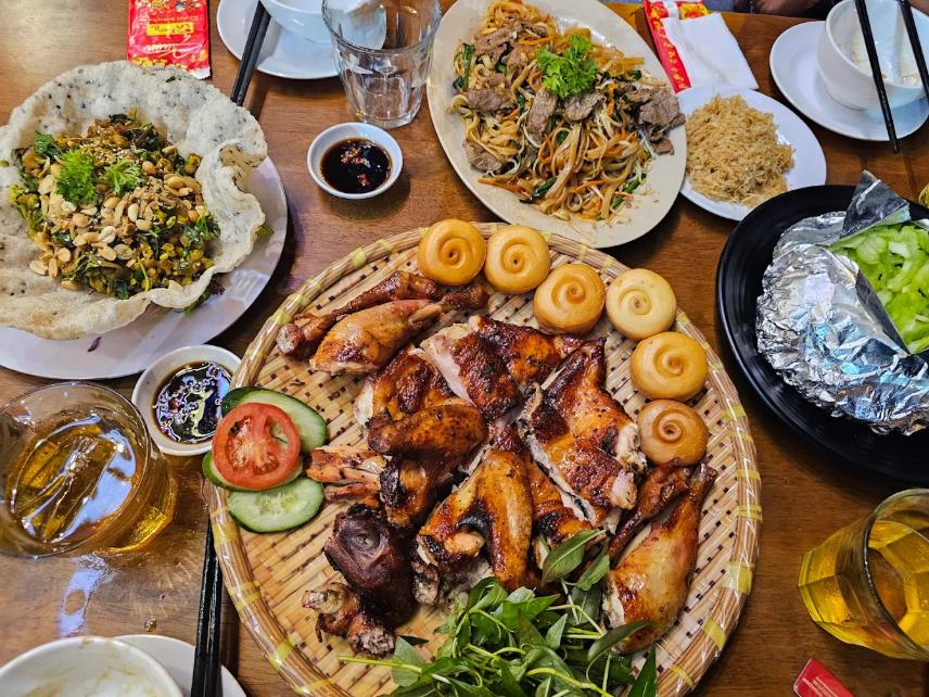 Gà Nướng Lu Việt Hương cực hấp dẫn