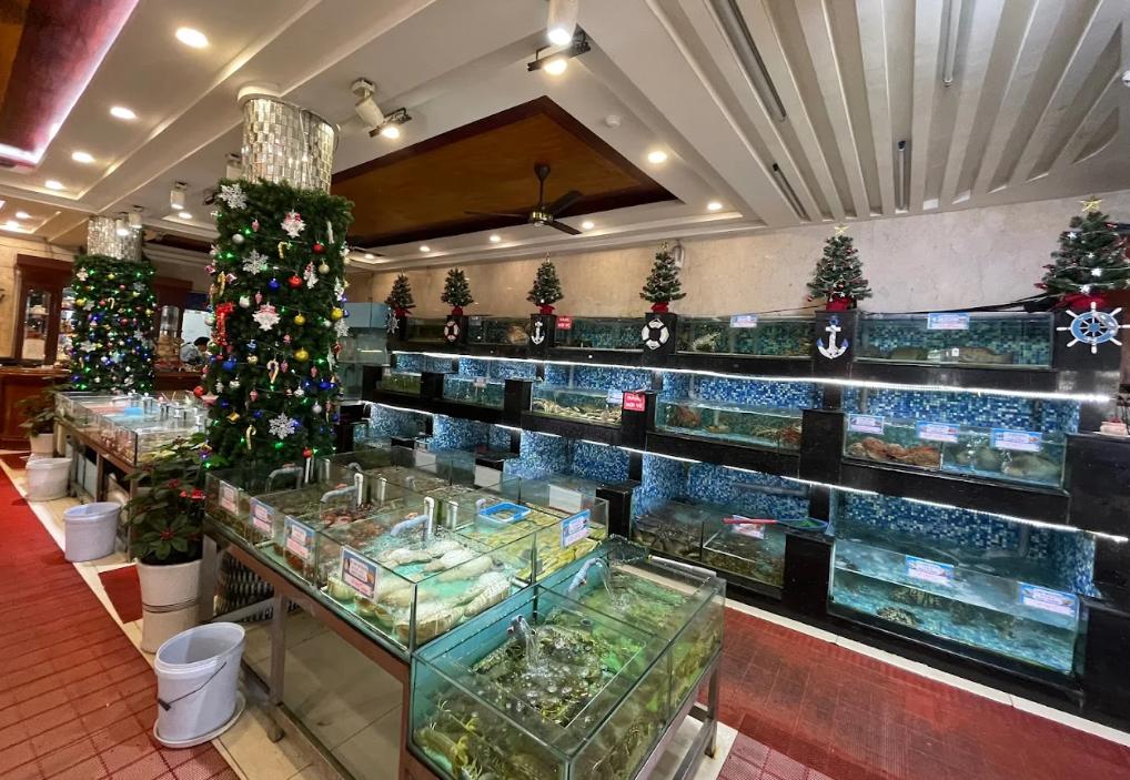 Biển Dương là quán nhậu Quận 5 có quầy hải sản tươi ngon