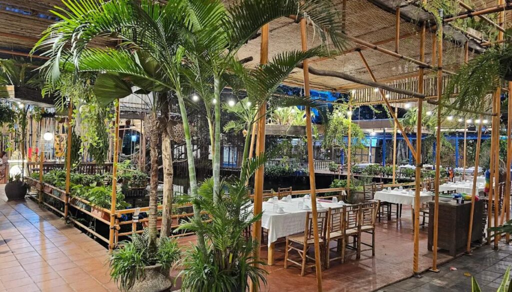 Sân Vườn Lúa có không gian đúng với tên gọi