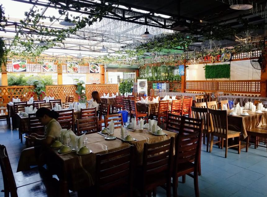 Ẩm Thực 915 có không gian thoáng mát