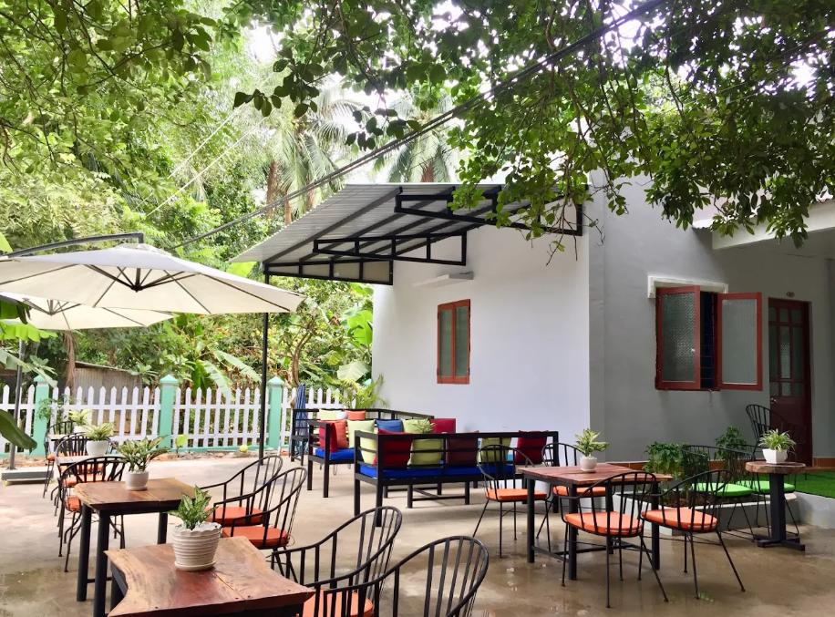 Eden House & Coffee view sân vườn thoáng mát
