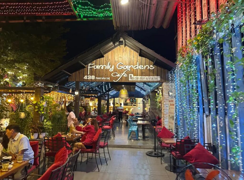 Family Gardens Café