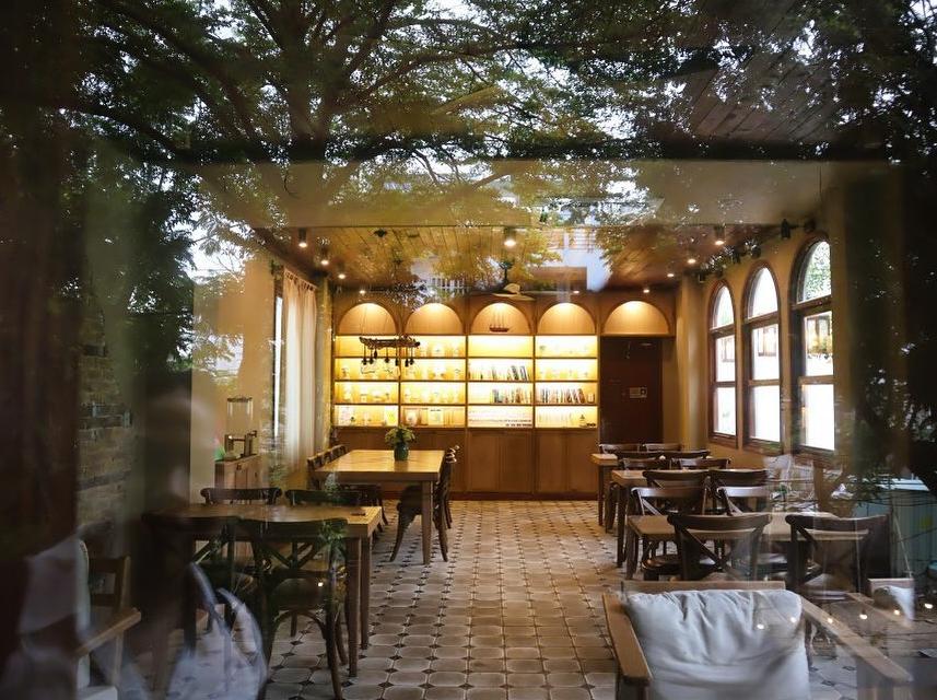 Tiệm Cà Phê Không? có không gian yên tĩnh