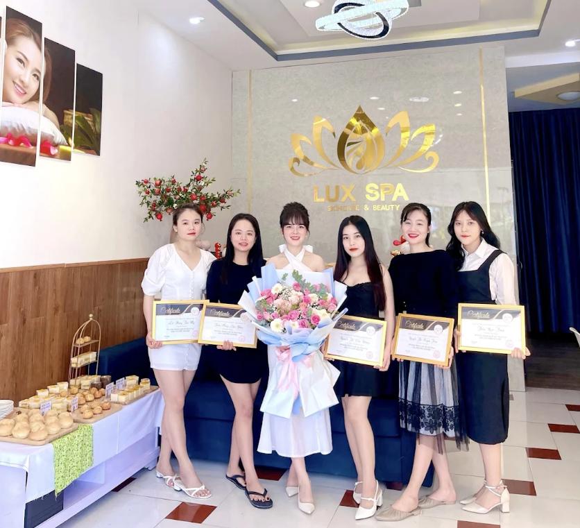 Đội ngũ trẻ tài năng tại Lux Spa