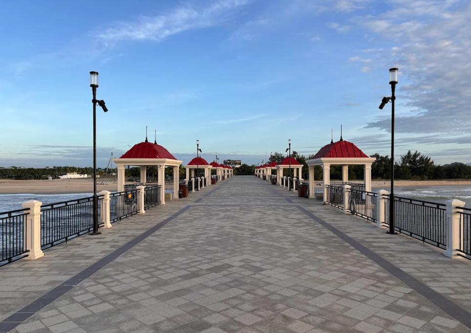 Hamptons Pier - Cầu ngắm biển