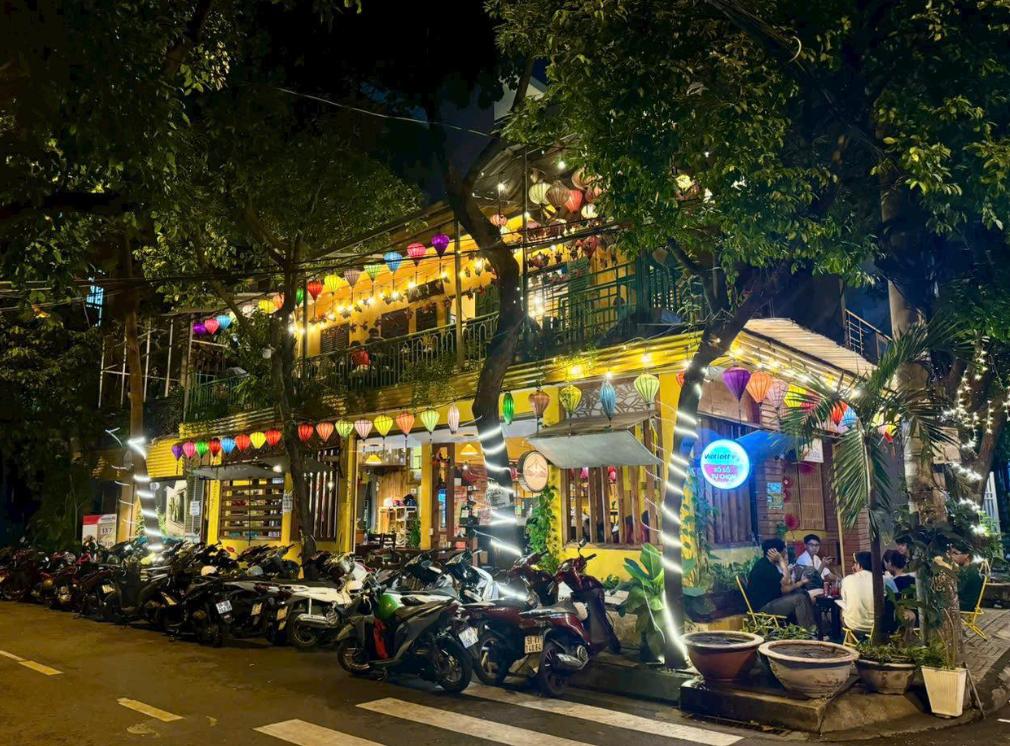 Đèn Coffee - Quán cafe Tân Phú độc đáo